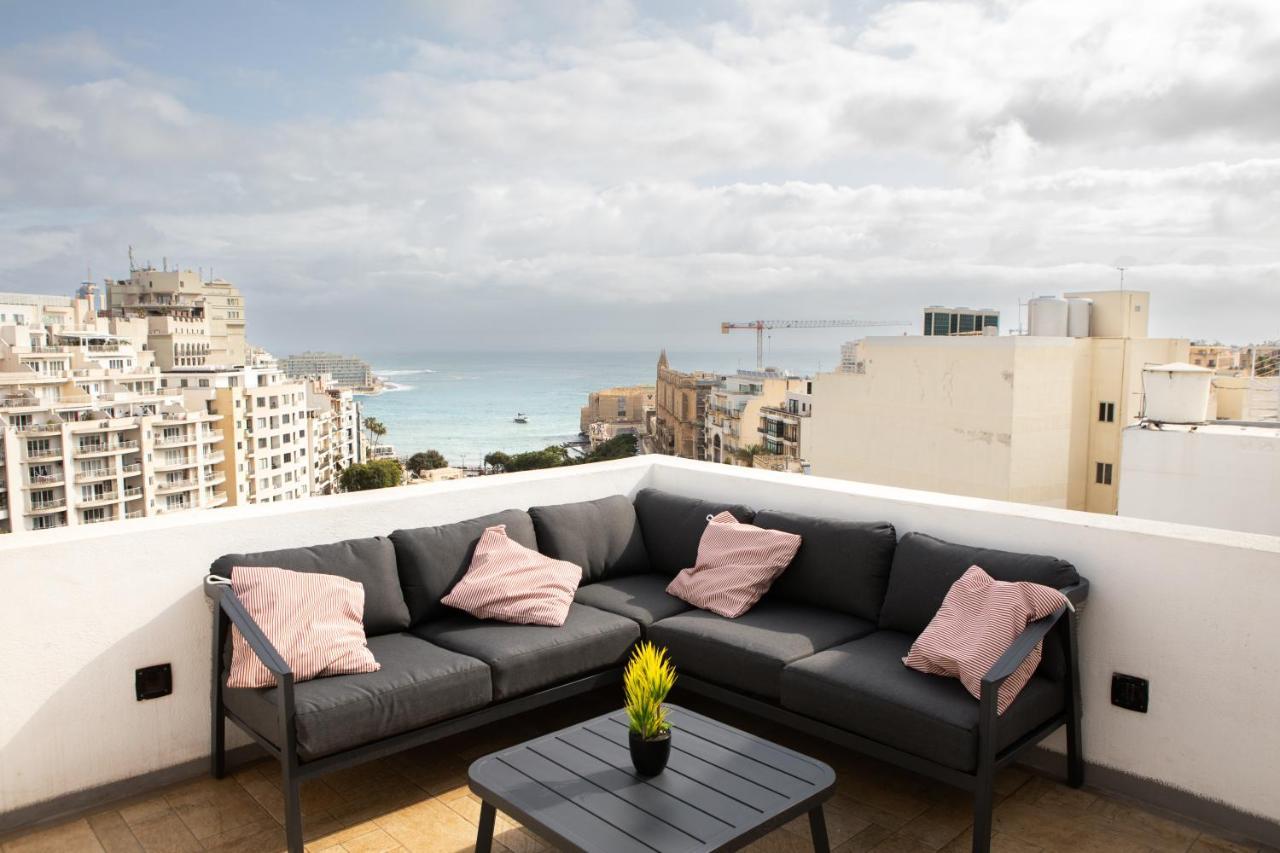 Entire Luxury Sliema Townhouse Steps From Beach Bagian luar foto