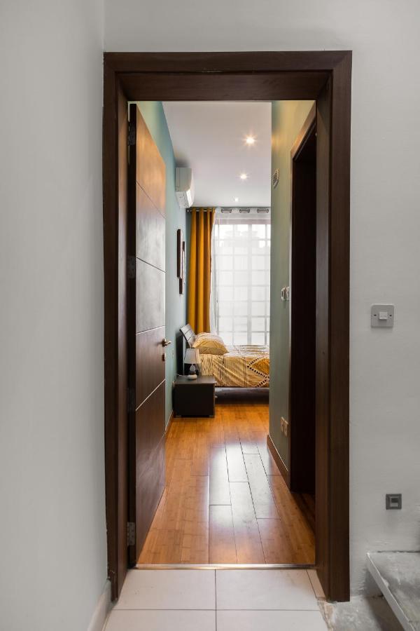 Entire Luxury Sliema Townhouse Steps From Beach Bagian luar foto