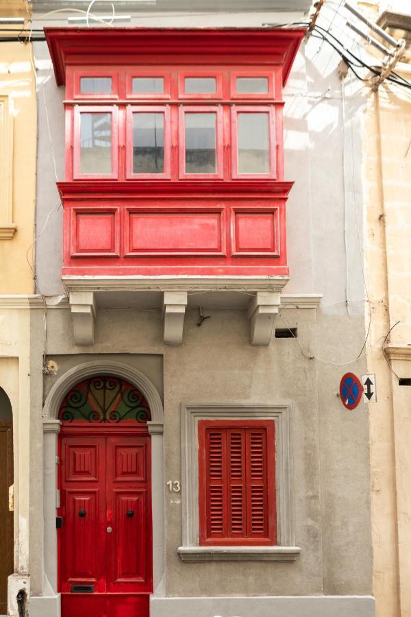 Entire Luxury Sliema Townhouse Steps From Beach Bagian luar foto
