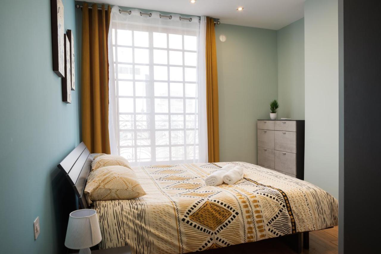 Entire Luxury Sliema Townhouse Steps From Beach Bagian luar foto
